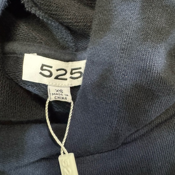 525 America XS Women’s Black and Blue Cropped Hoodie - Picture 7 of 7